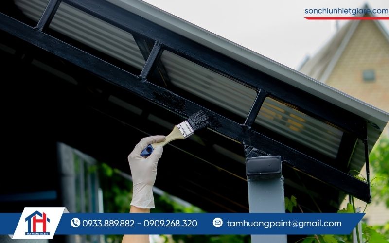 Sơn chịu nhiệt màu đen bảo vệ các bề mặt khỏi tác động của nhiệt độ cao trong thời gian dài